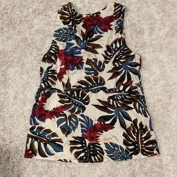 𝅺HILO Hattie Hawaii Top Floral Tropical Print Sleeveless Ruched Blouse Medium - Picture 4 of 4
